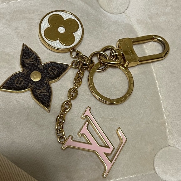 Gold metal Louis Vuitton LV  Bag Charm & Key Holder - Picture 4 of 13